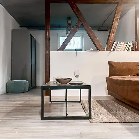 Rustikal With Garden And Free Parking Апартаменты *